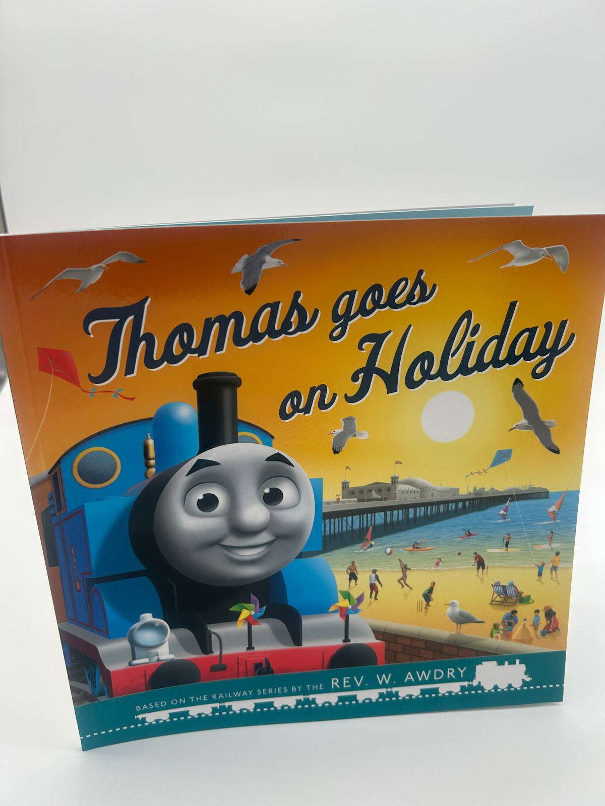 BOOK: THOMAS GOES ON HOLIDAY